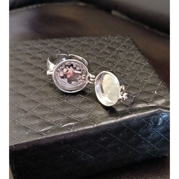 BFF Silver Rectangle Ring Size 8 Opens Secret Compartment Poison Ring - Picture 10 of 10